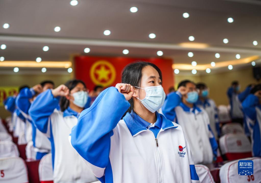 以青春之我，贡献伟大时代——写在庆祝中国共产主义青年团成立100周年大会召开之际