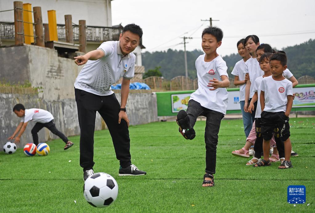 以青春之我，贡献伟大时代——写在庆祝中国共产主义青年团成立100周年大会召开之际