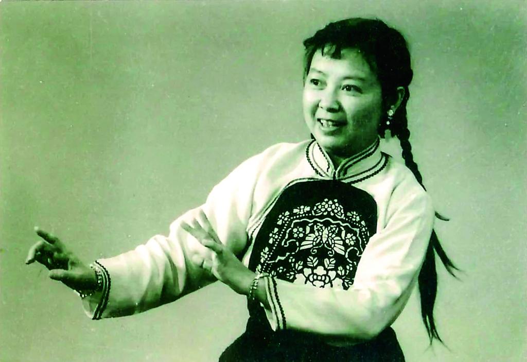 从延安出发”：第一代“白毛女”扮演者的青春往事-新华网