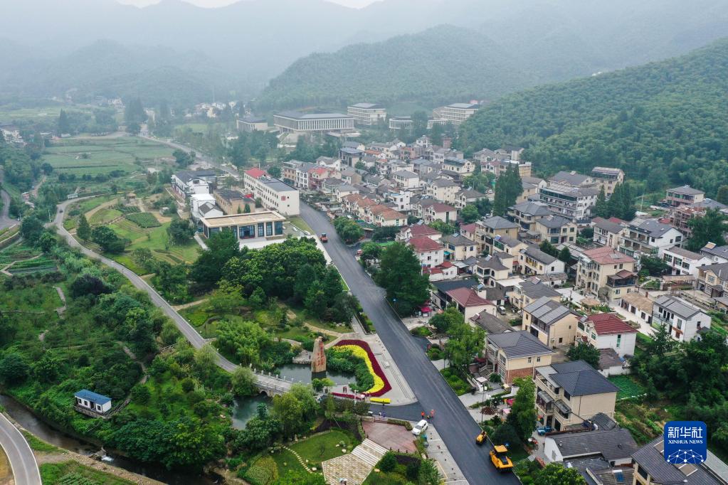《【无极2代理平台】领航中国丨建设天蓝地绿水清的美丽家园——党的十八大以来推进生态文明建设述评》