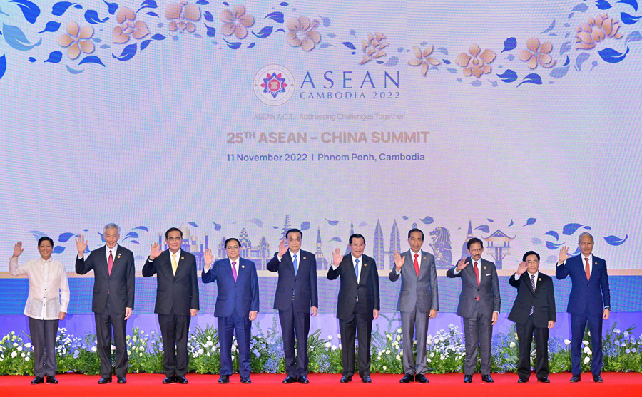 李克强出席第25次中国－东盟领导人会议