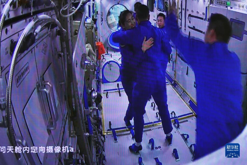 神舟十五号3名航天员顺利进驻中国空间站 两个航天员乘组首次实现“太空会师”(图5)