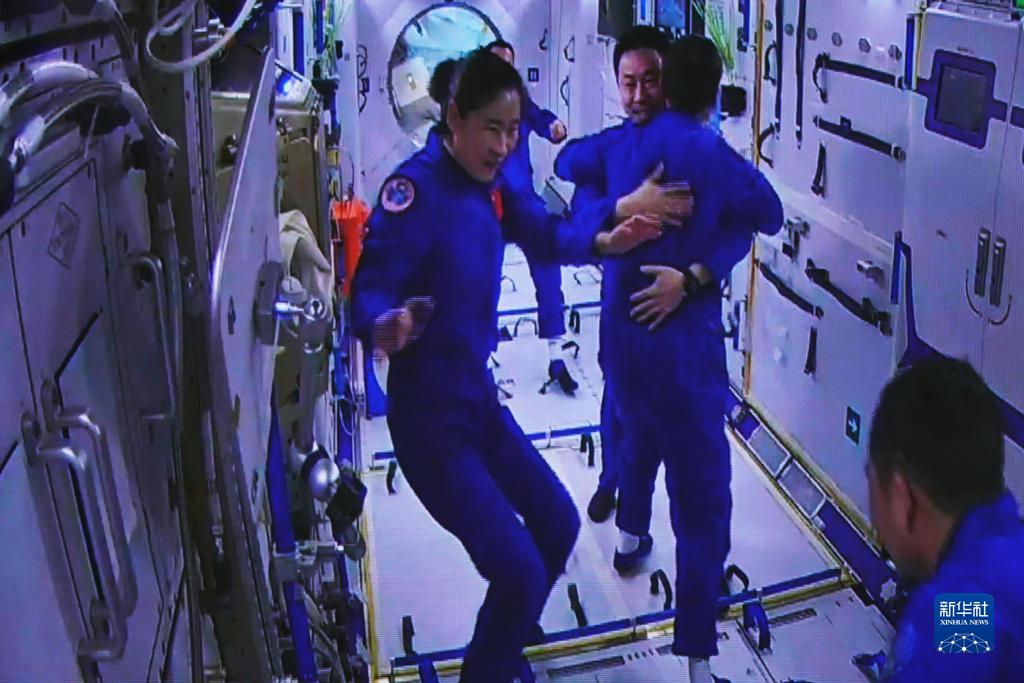 神舟十五号3名航天员顺利进驻中国空间站 两个航天员乘组首次实现“太空会师”(图6)