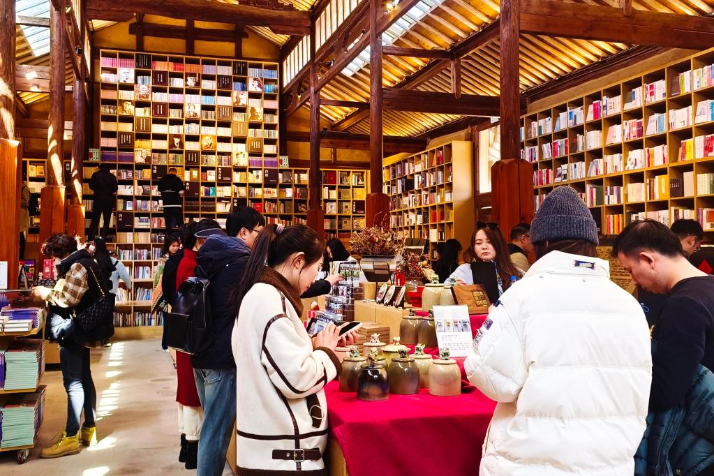 免费写作业的书店 1129394145_16772248533031n.jpg