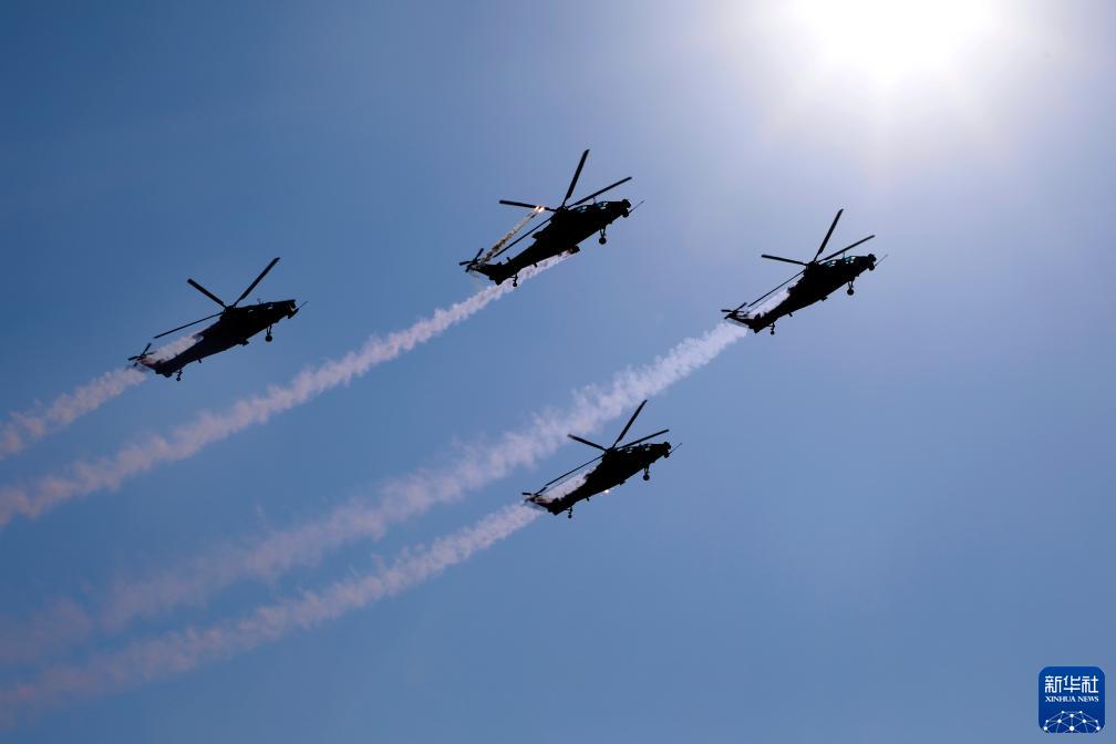 直-20，我终于能和你照个相啦！”-新华网