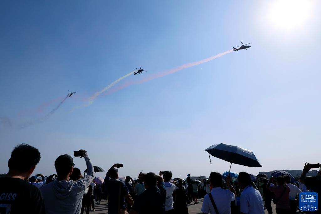 直-20，我终于能和你照个相啦！”-新华网