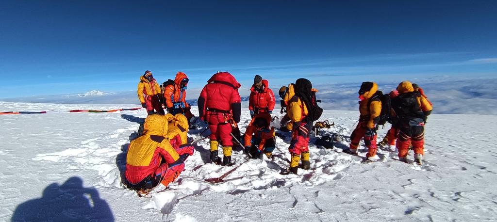 我國首次開展卓奧友峰極高海拔氣象梯度觀測