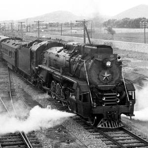 老照片的故事丨从蒸汽机车到高速动