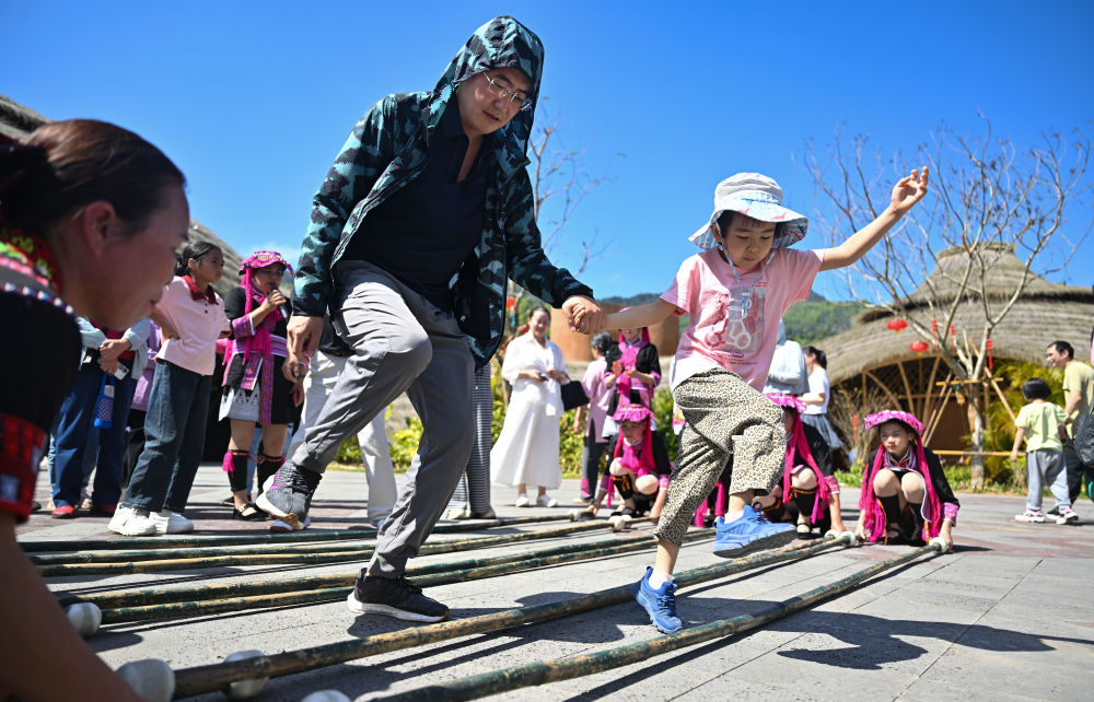 新华社记者带你听两会丨聚焦盛会听“信心”