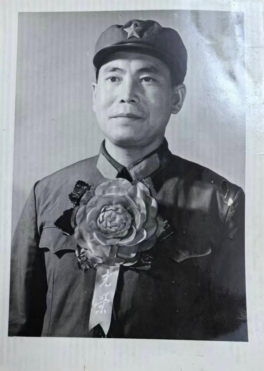 报告文学丨英雄泪：深情礼赞穿越蘑菇云的英雄群体-新华网