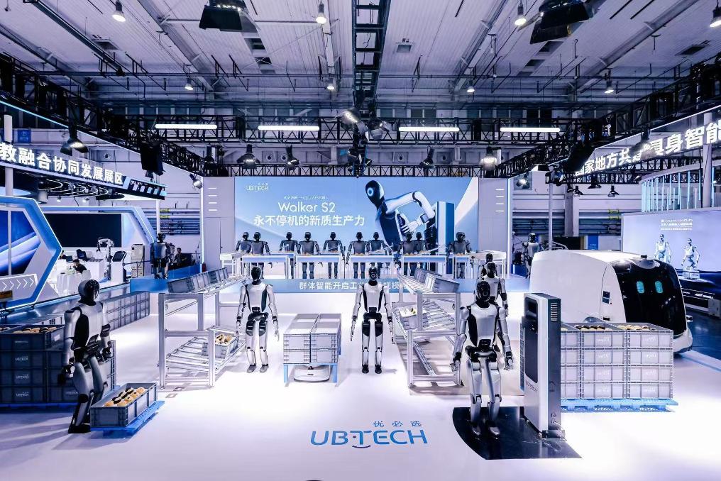 两会看“新”丨人形机器人，从“会表演”加速迈向“能干活”