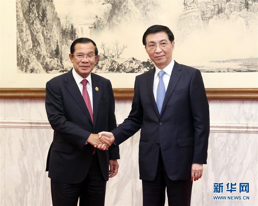 （时政）王沪宁会见柬埔寨首相洪森