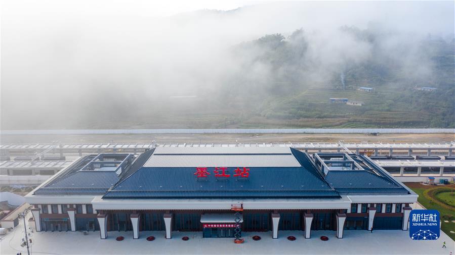 （新华全媒头条&middot;图文互动）（8）书写&ldquo;联通&rdquo;&ldquo;畅通&rdquo;&ldquo;沟通&rdquo;新篇章&mdash;&mdash;习近平主席在第二届联合国全球可持续交通大会开幕式上的主旨讲话解读