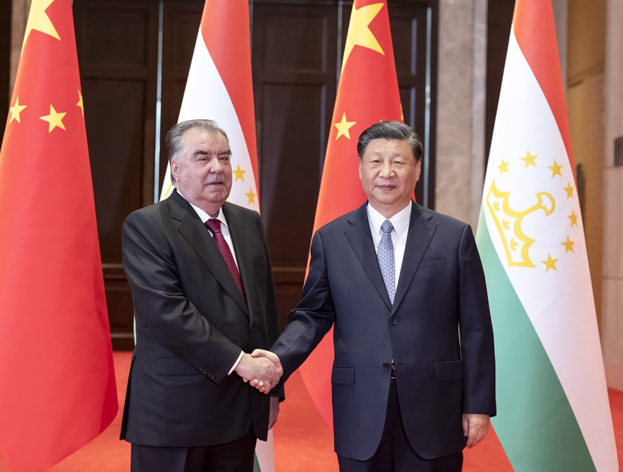 习近平同塔吉克斯坦总统拉赫蒙会谈  │ 习近平同吉尔吉斯斯坦总统扎帕罗夫会谈
