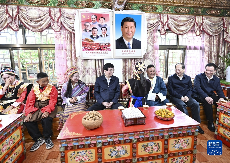 王沪宁在西藏调研时强调 坚定不移贯彻新时代党的治藏方略 确保西藏工作始终沿着正确方向推进(图1)
