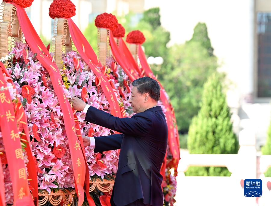 烈士纪念日向人民英雄敬献花篮仪式在京隆重举行 习近平等党和国家领导人出席