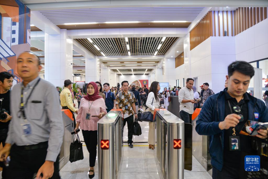 特稿：中印尼共建“一带一路”合作的“金字招牌”——记习近平主席关心推动的雅万高铁正式开通运营