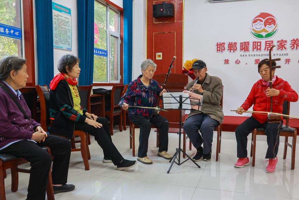 习近平总书记关切事丨铺展最美“夕阳红”的温暖画卷——总书记挂念的百姓身边改革事之养老服务篇