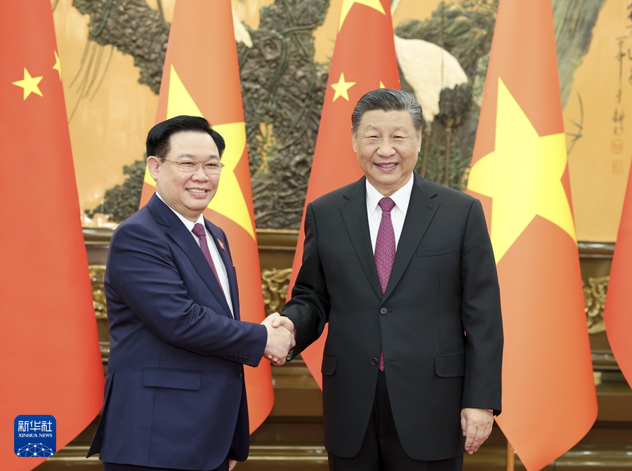 习近平会见越南国会主席王庭惠(图1)