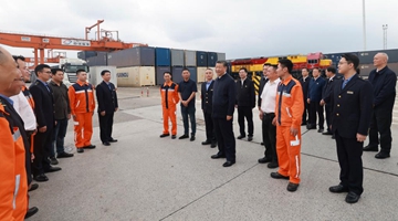 第一观察·瞬间丨十年,造福沿途各国人民的殷殷关切