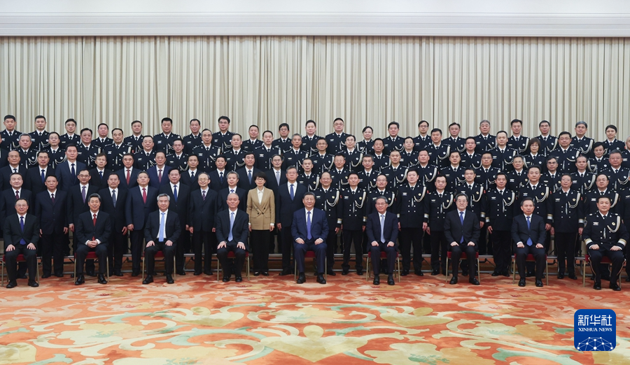  习近平会见全国公安工作会议代表