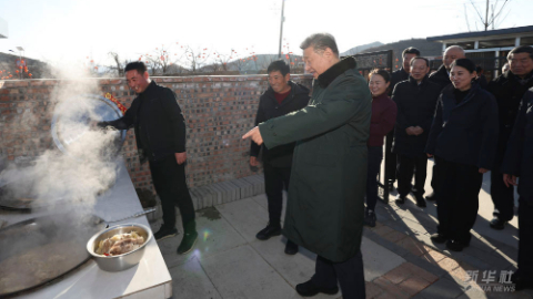 习近平在辽宁葫芦岛市看望慰问受灾群众