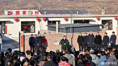 习近平在辽宁葫芦岛市看望慰问受灾群众：人民群众最困难的时候，党和政府就是大家最强大的依靠