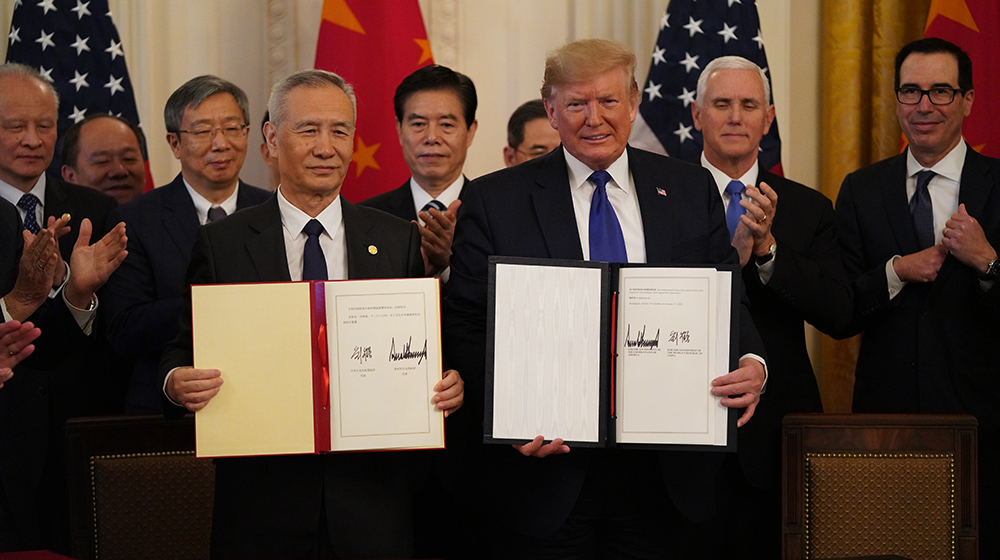 中美第一阶段经贸协议签署仪式在华盛顿举行