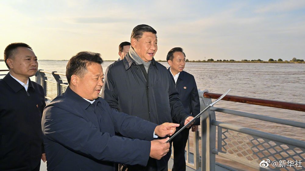 习近平在山东东营考察黄河入海口