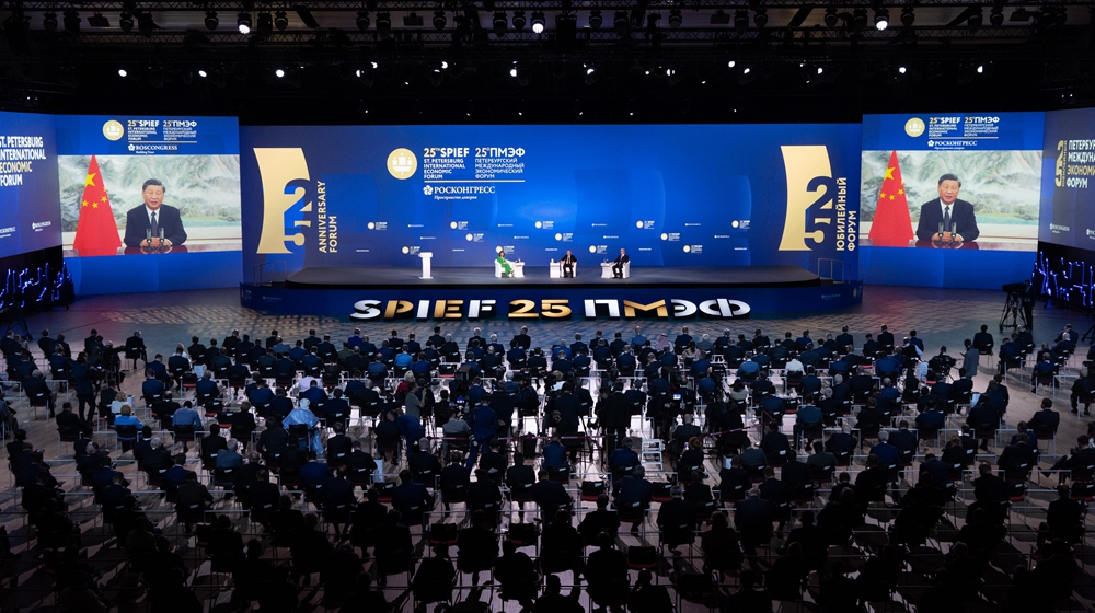 习近平出席第二十五届圣彼得堡国际经济论坛全会并致辞