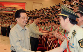 胡锦涛会见参加全军非战争军事行动研讨活动代表
