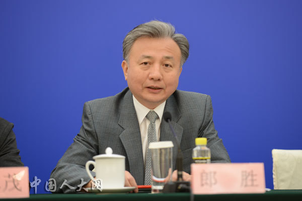 全国人大常委会法工委副主任朗胜回答记者提问