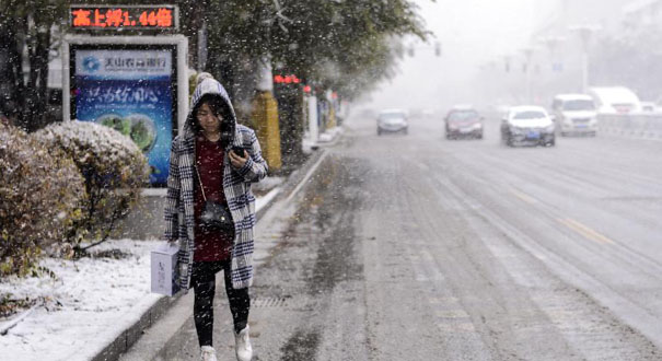 乌鲁木齐迎来雨雪降温天气
