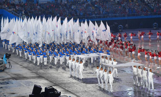 运动会会旗方阵进入开幕式现场