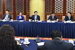 张德江参加十九大内蒙古代表团讨论