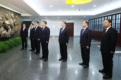 中共中央总书记、国家主席、中央军委主席习近平和中央政治局常委集体瞻仰中共一大会址