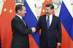 习近平会见俄罗斯总理梅德韦杰夫