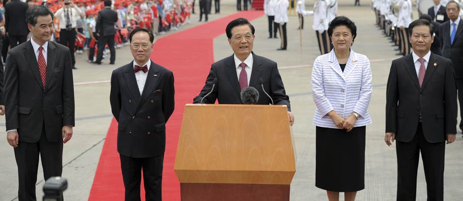 胡锦涛主席在香港国际机场向记者发表简短讲话