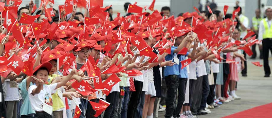 香港小学生欢迎胡锦涛主席抵港