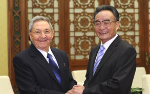 吴邦国会见卡斯特罗