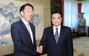 李克强会见新加坡副总理张志贤
