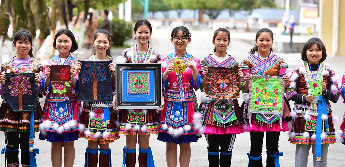 苗山脱贫影像志——苗乡女的读书梦