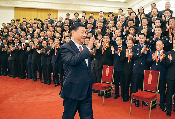 2019年6月25日，黨和國家領導人習近平、李克強、王滬寧等在北京人民大會堂會見第九屆全國“人民滿意的公務員”和“人民滿意的公務員集體”受表彰代表。