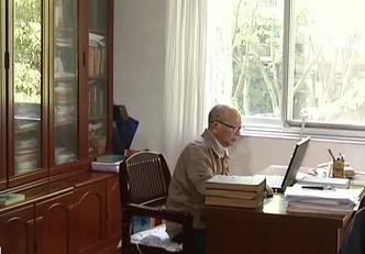 崔崑：捐款千万助学