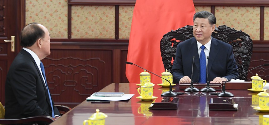 习近平会见来京述职的贺一诚