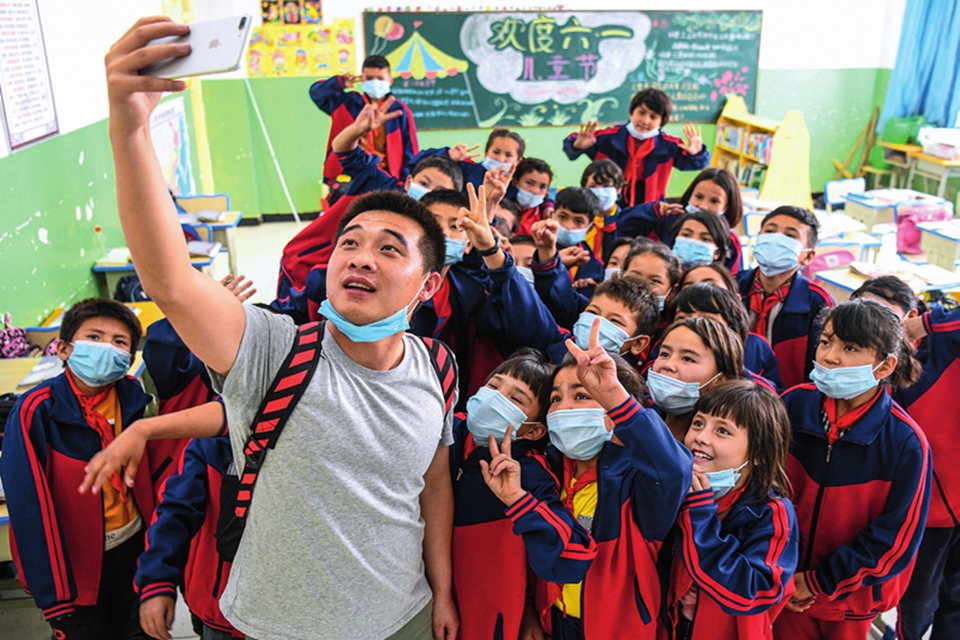 勤学勤业新南疆