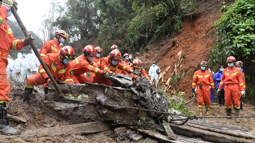我在现场丨山林、雨水、泥泞，挡不住搜寻的脚步