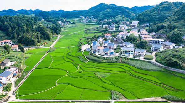 贵州：开创百姓富、生态美的多彩贵州新未来