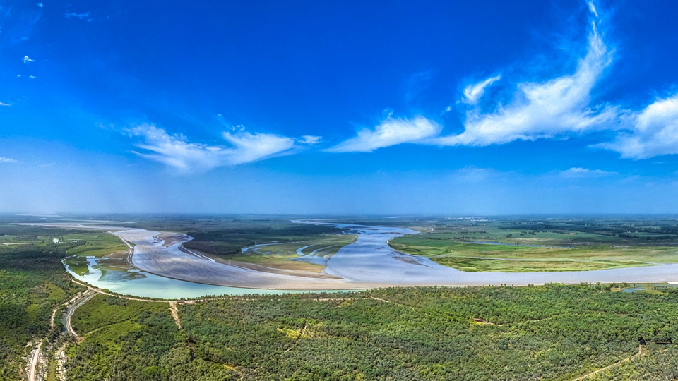 塔里木河：沙漠中的绿色走廊