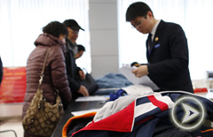 新华视点-“问题校服”暴露了啥